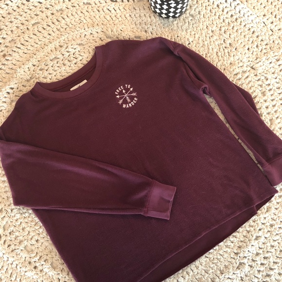 American Eagle Outfitters Tops - American Eagle Free to Wander Pullover